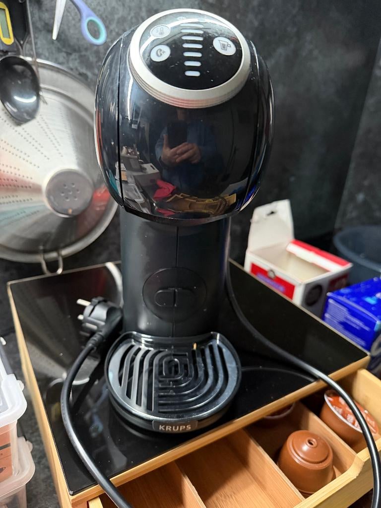dolce gusto met cuplade en koffie en andere drankjes, Witgoed en Apparatuur, Koffiezetapparaten, Zo goed als nieuw, Koffiepads en cups