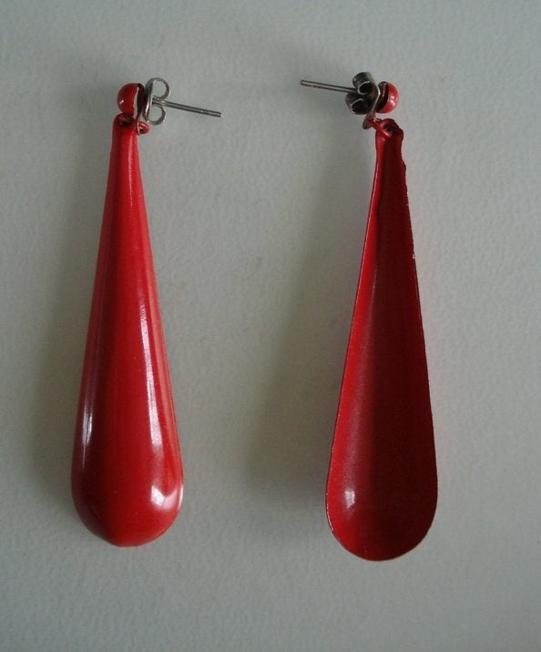 Nieuwe leuke rode lange oorbellen oorhangers 6 cm lang, Overige materialen, Hangers, Nieuw, Ophalen of Verzenden