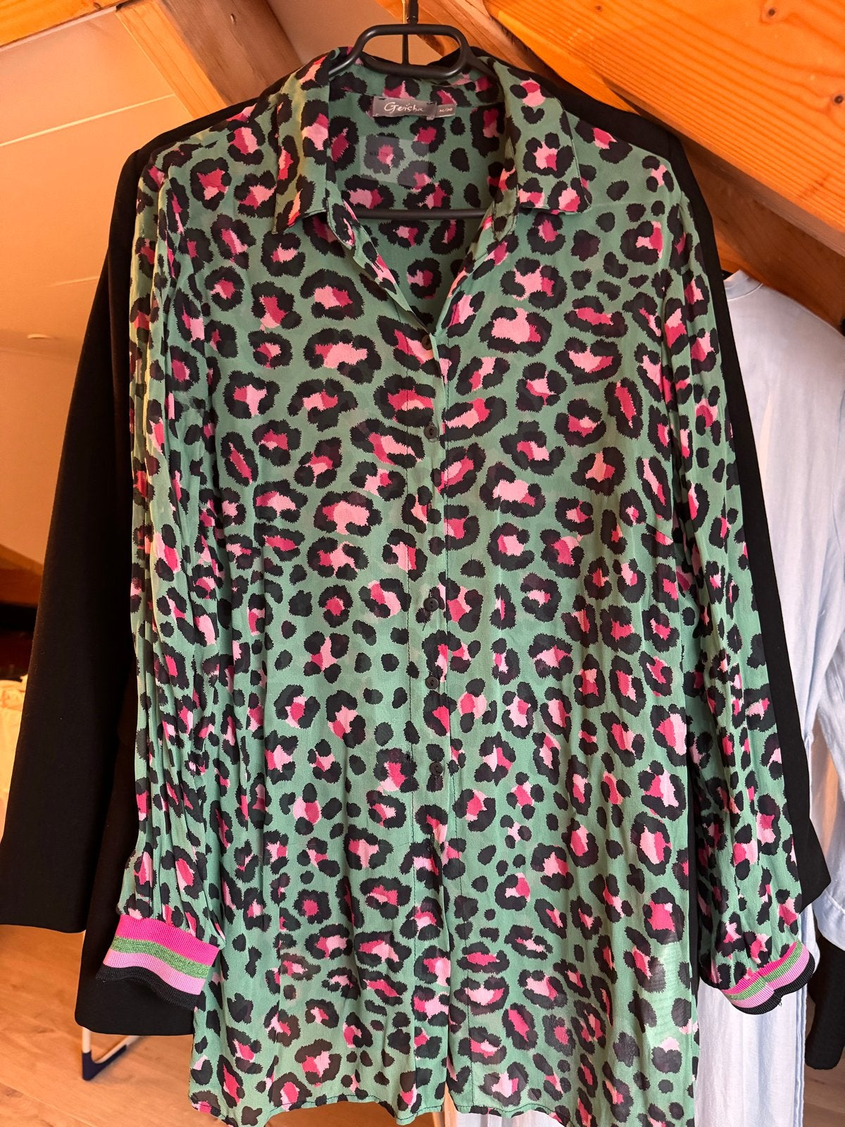Geisha blouse met luipaardprint - Maat M/38, Ophalen of Verzenden, Zo goed als nieuw, Maat 38/40 (M), Groen