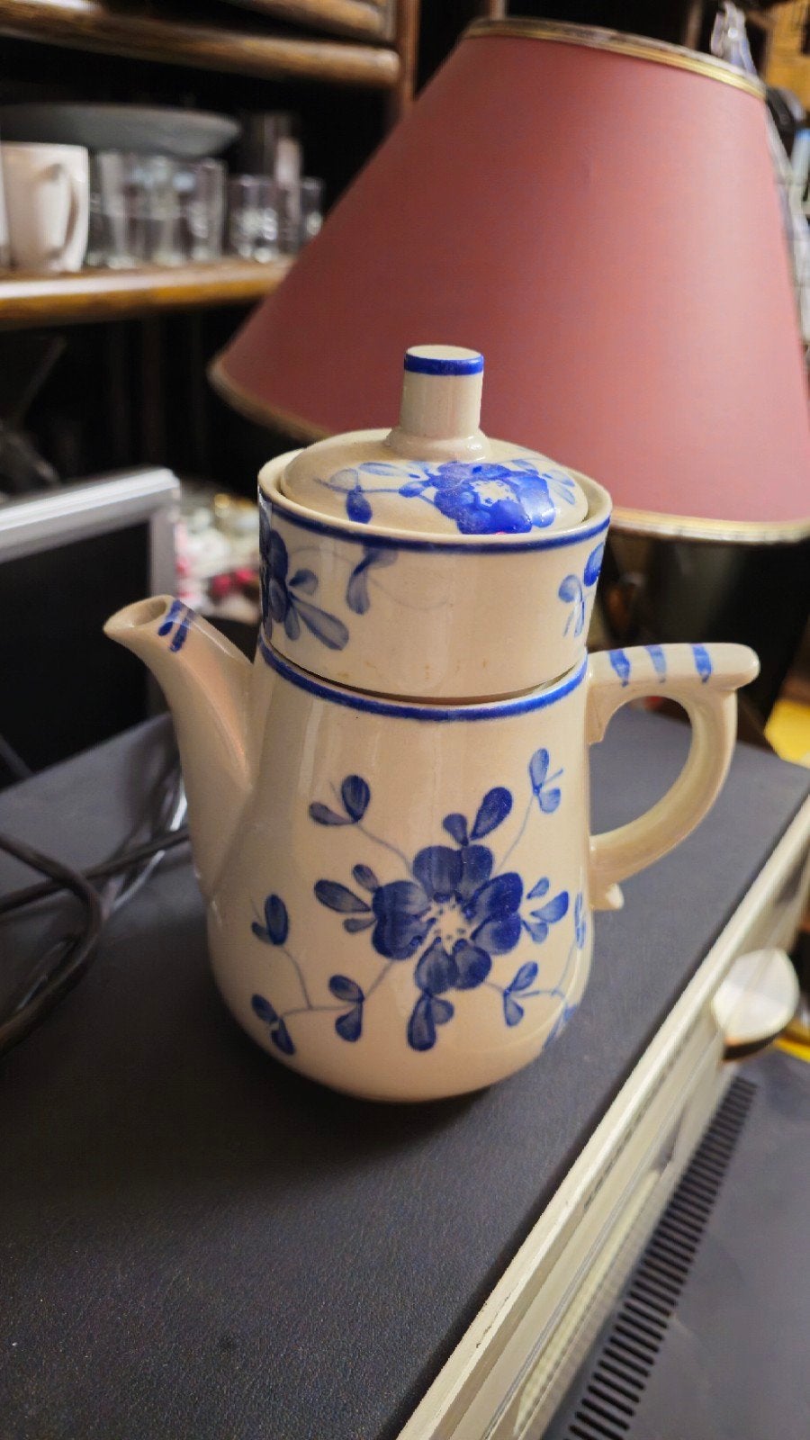 Vintage Christel handgemaakt theepotje met blauwe bloemen, Ophalen of Verzenden