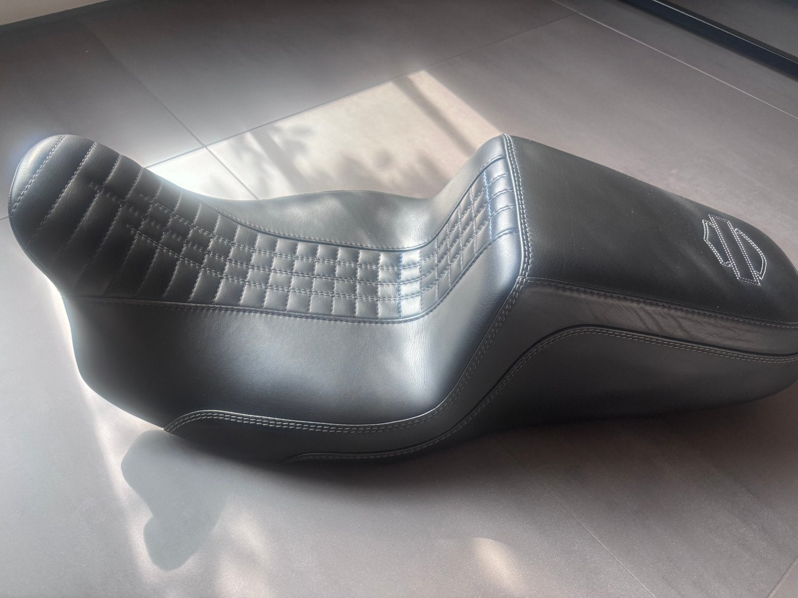 Custom zadel hd 2022 model, Ophalen, Gebruikt