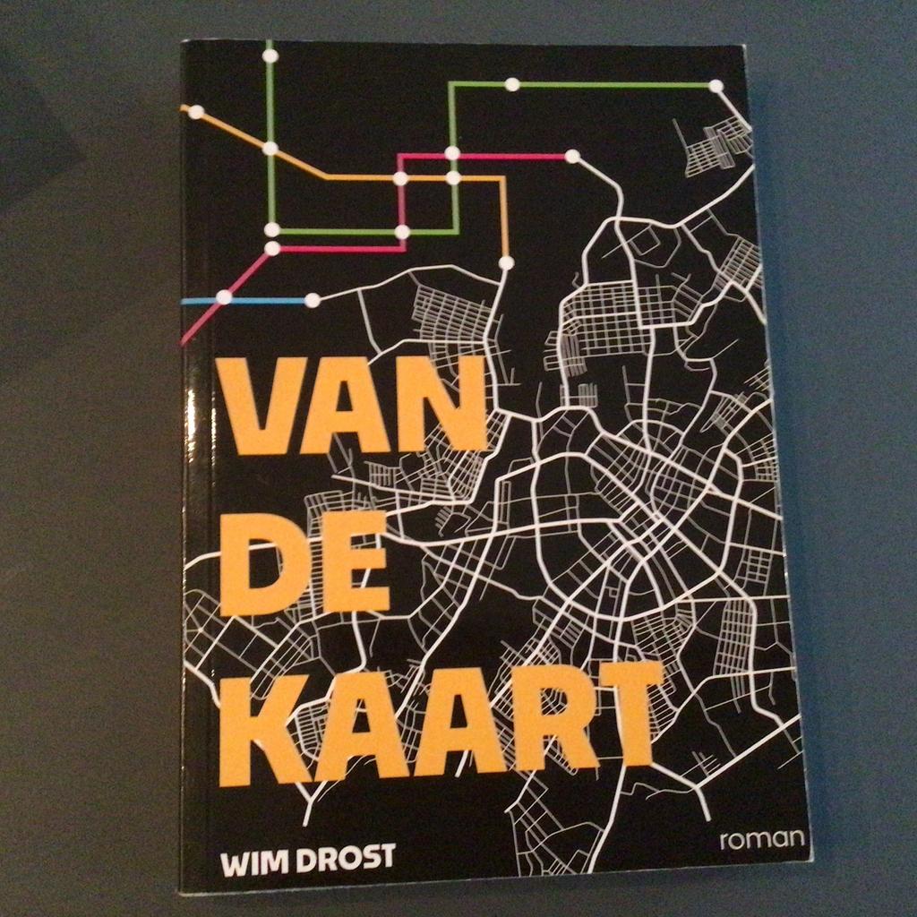 Wim Drost - Van de kaart, Gelezen, Ophalen of Verzenden, Nederland, Wim Drost