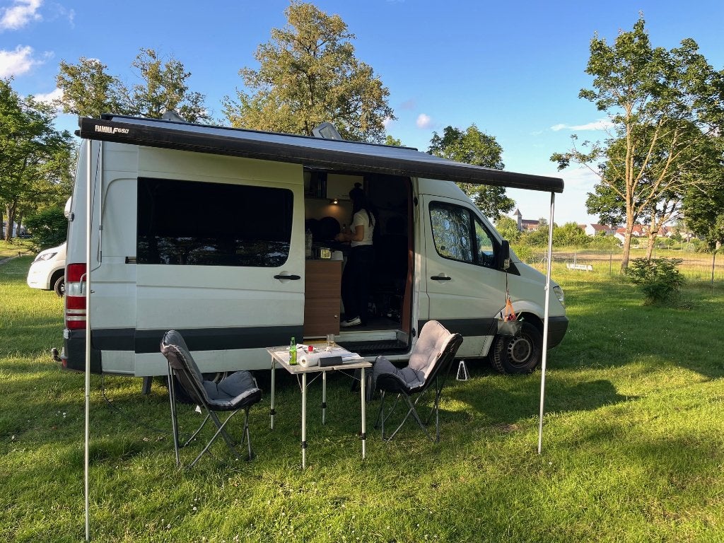 Mercedes Benz camperbus, automaat, lengtebedden, Caravans en Kamperen, Tot en met 2, Diesel, Particulier, 5 tot 6 meter