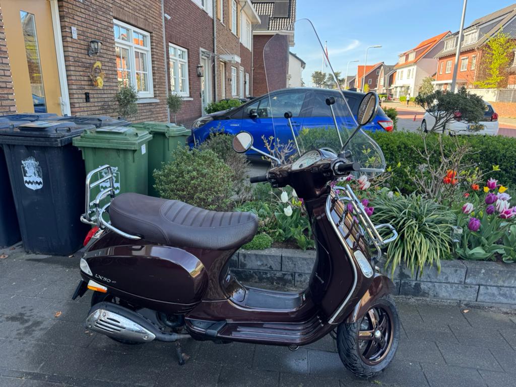 Vespa LX 50 - Bruin - Inclusief windscherm en rekjes, Ophalen, Gebruikt, Benzine, Vespa LX