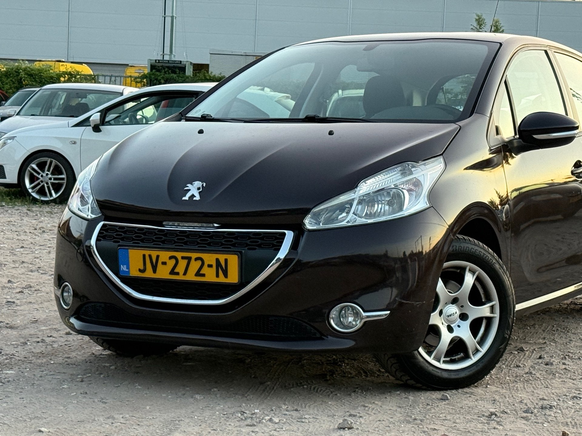 Peugeot 208 1.0 VTi Access/ZEER ZUINIG/ KASTANJE BRUIN., Voorwielaandrijving, Euro 5, 450 kg, Gebruikt
