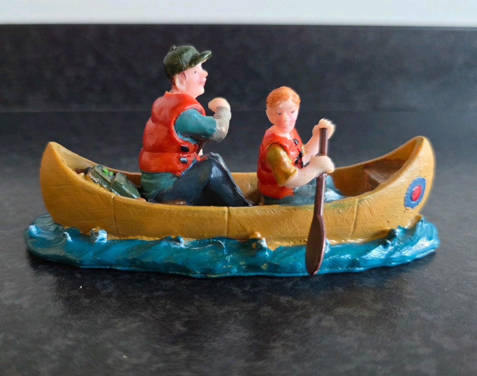 Lemax Retired Canoe Excursion haven kerstdorp figuur, Ophalen, Gebruikt