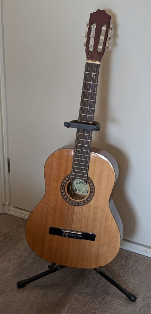Klassieke gitaar met standaard, Ophalen, Zo goed als nieuw, Klassieke of Spaanse gitaar