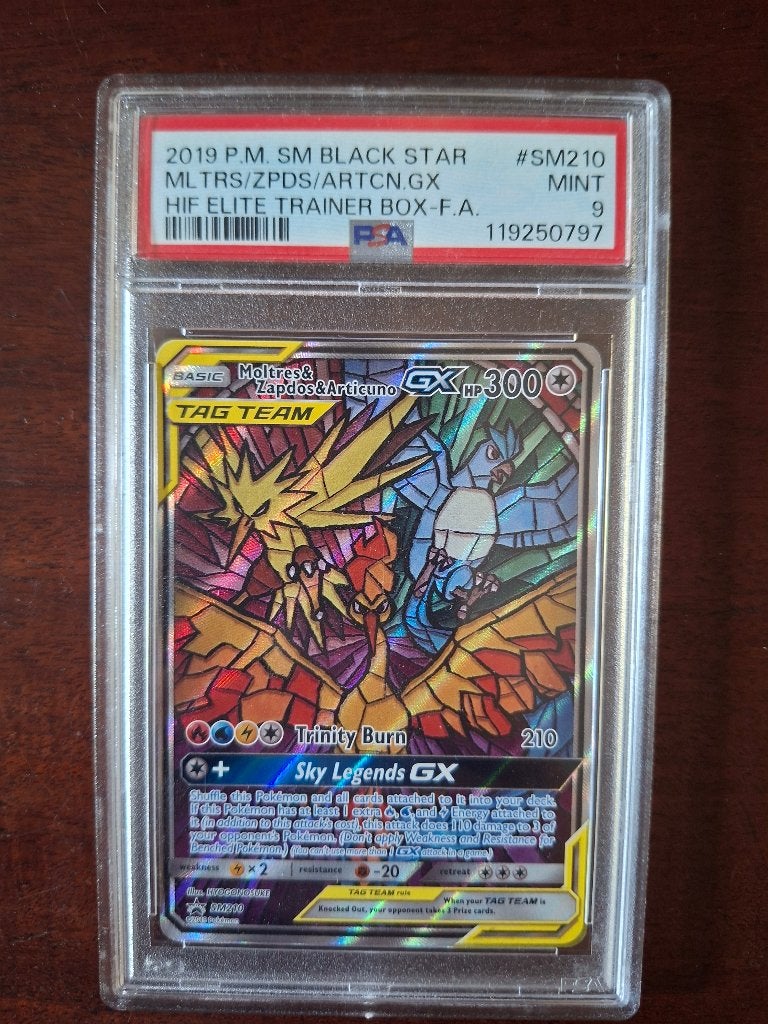 Pokemon - 2019 - Black Star - Moltres, Zapdos & Articuno, Ophalen of Verzenden, Zo goed als nieuw, Losse kaart, Foil