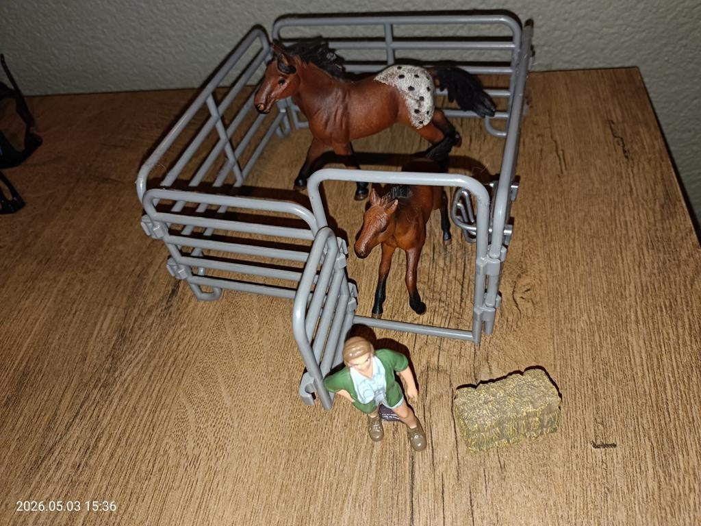 Merrie, veulentje met paarden verzoekster., Ophalen of Verzenden, Zo goed als nieuw