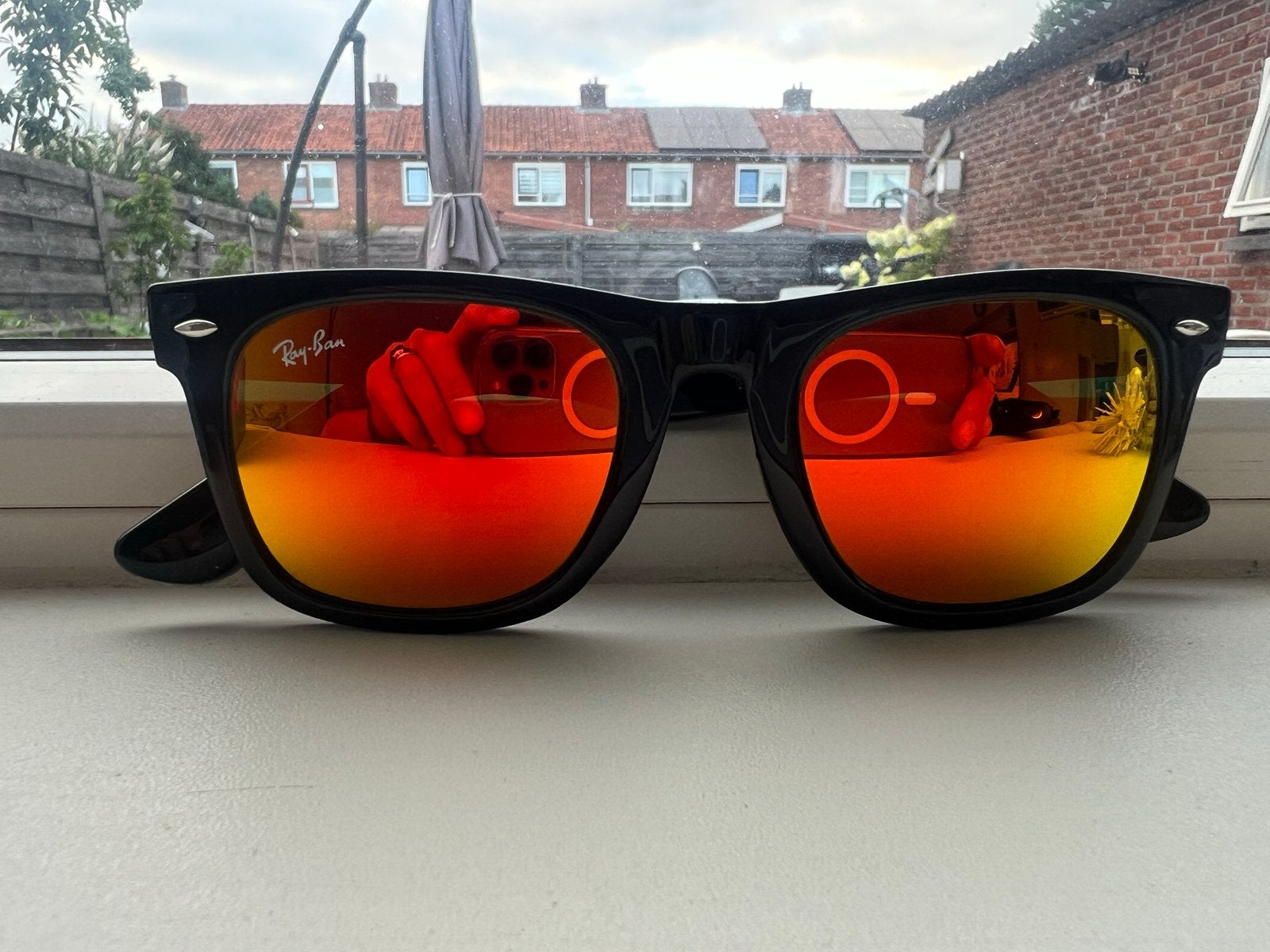 Ray-Ban Wayfarer Zonnebril - Uniseks met Oranje Spiegellenze, Zonnebril, Zwart, Ophalen of Verzenden, Zo goed als nieuw