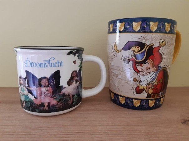 Efteling Droomvlucht en Jokie Mokken Set, Ophalen of Verzenden, Zo goed als nieuw, Gebruiksvoorwerp