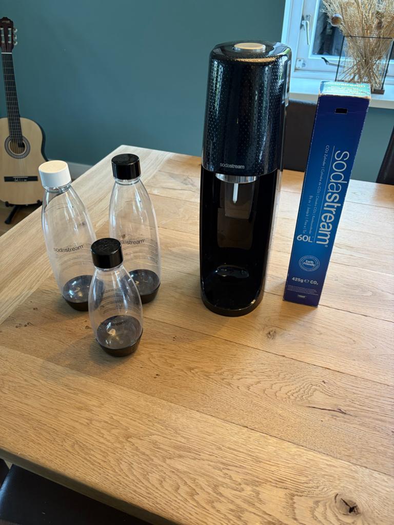 Sodastream met 3 flessen en 2 CO2-cilinders, Ophalen of Verzenden, Gebruikt