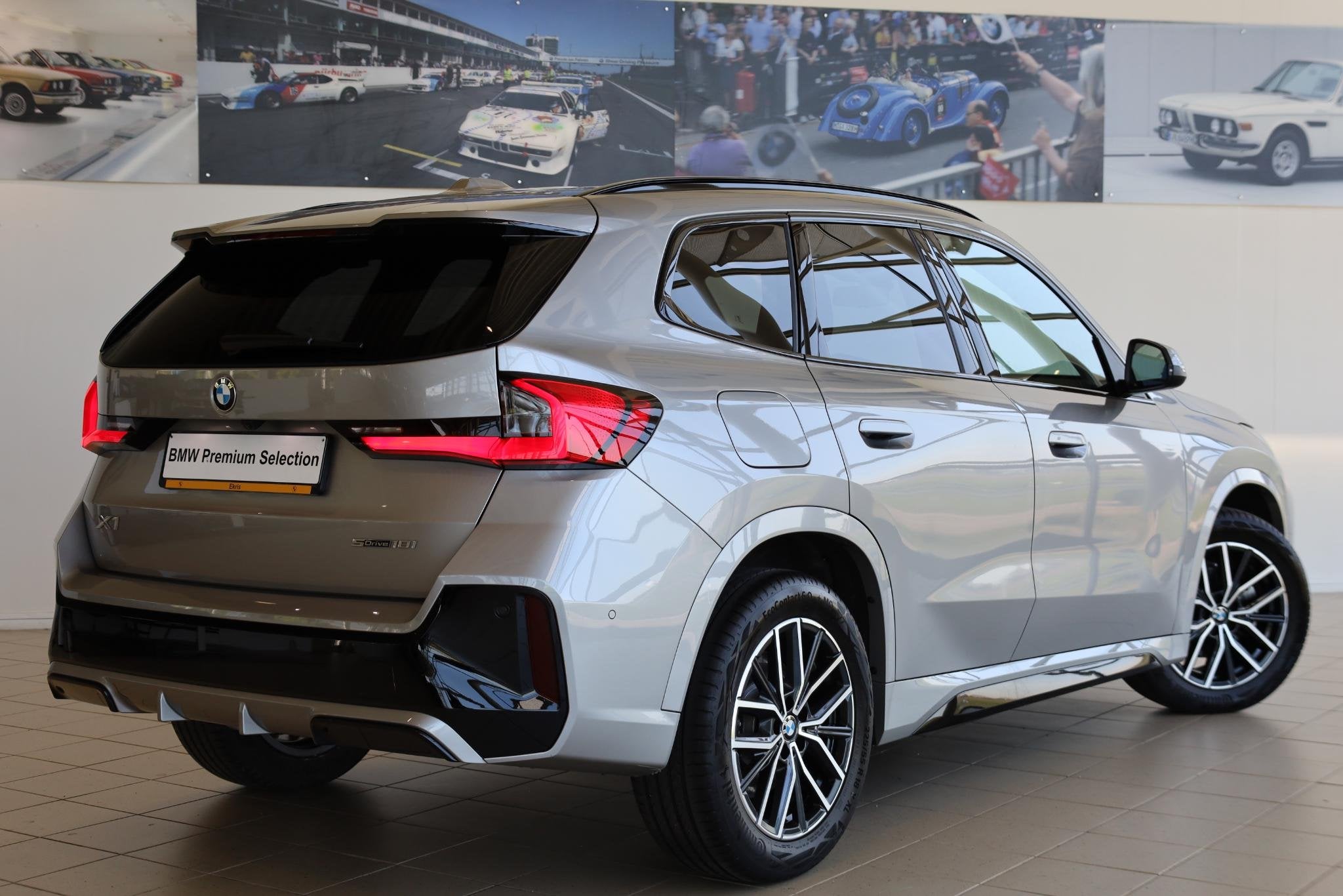 BMW X1 sDrive18i | M Sportpakket | Panorama Dak | Stoelverwa, Auto's, Gebruikt, Met garantie (alle), Bedrijf, 3 cilinders