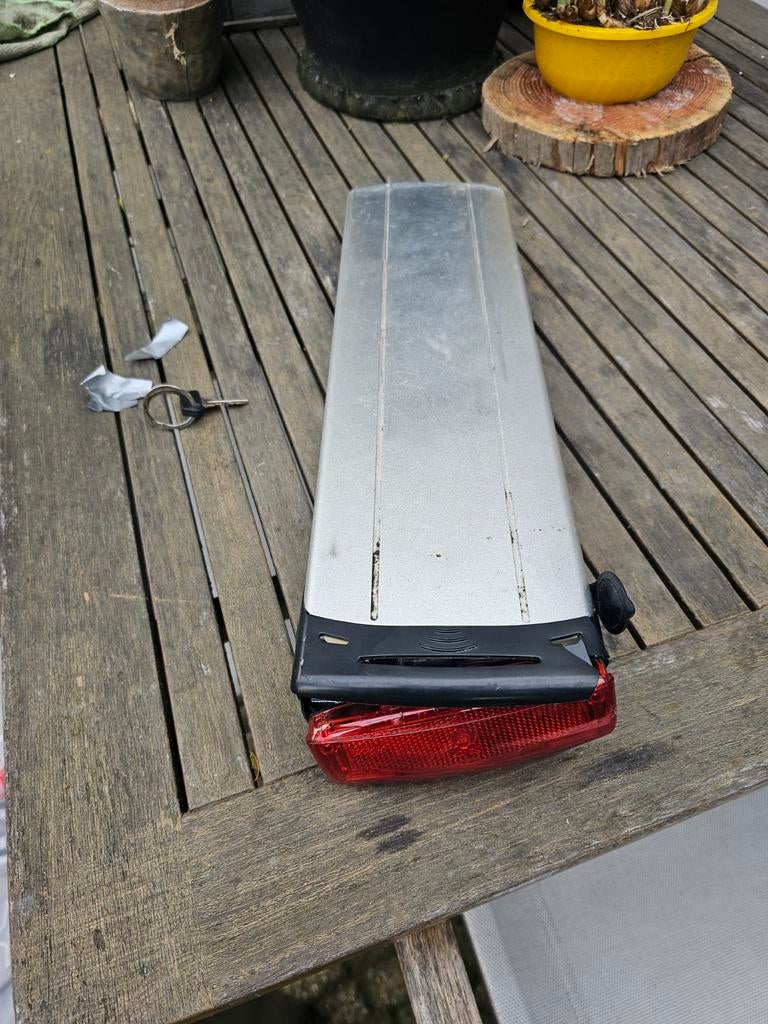 Gezocht Multicycle accu 4 pins zonder lader, Ophalen, Gebruikt