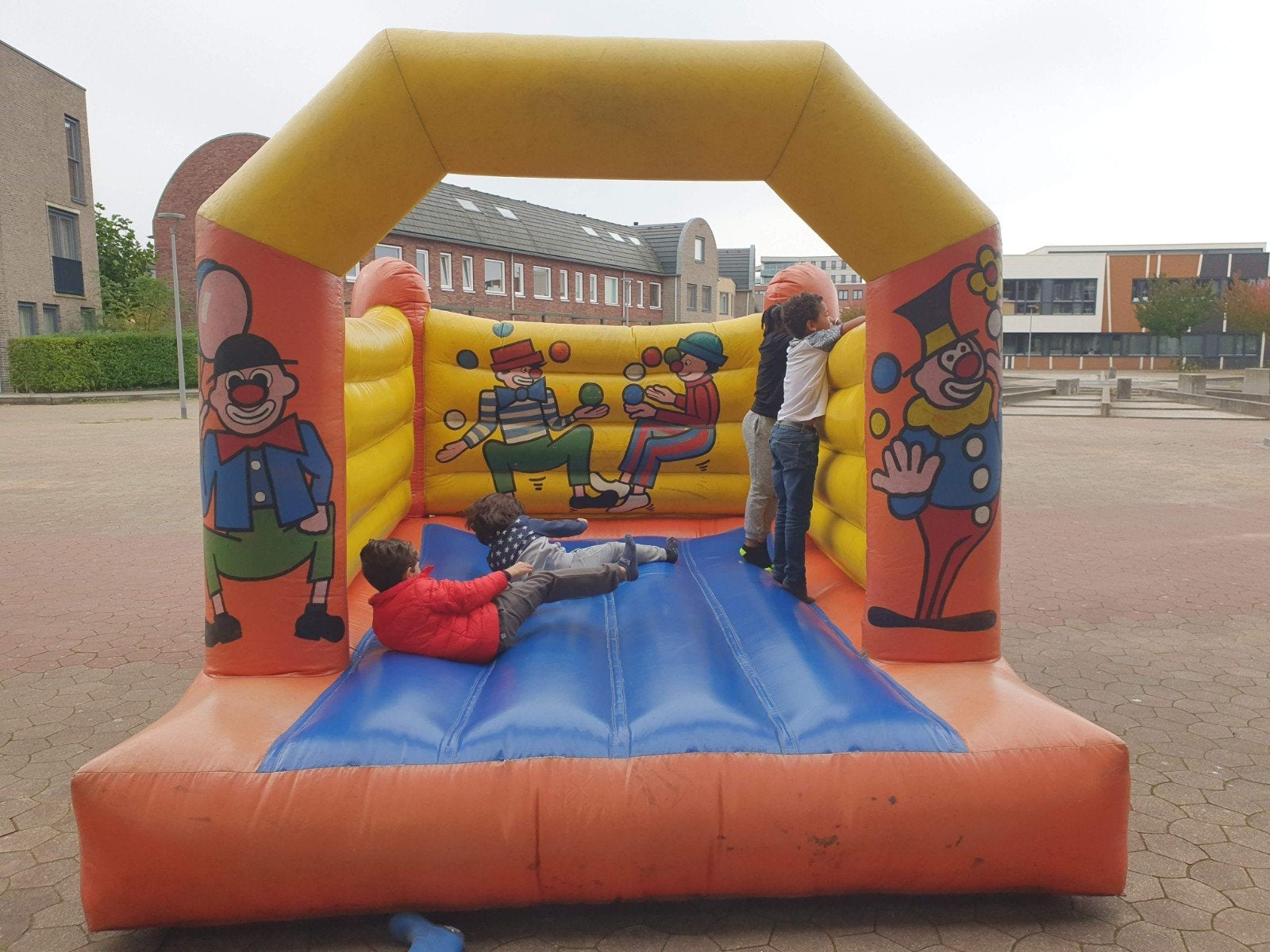 Springkussen met clown thema en blower, Ophalen, Gebruikt