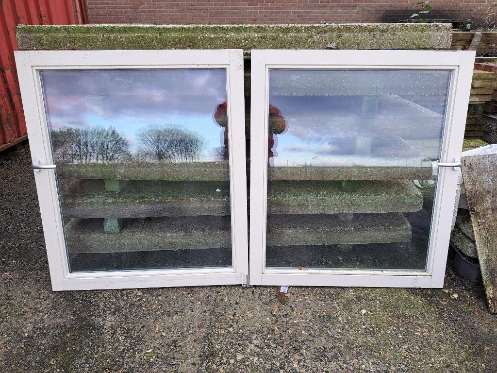 Draai / kiepraam van hout, Raamkozijn, Zo goed als nieuw, Inclusief glas, 75 tot 150 cm