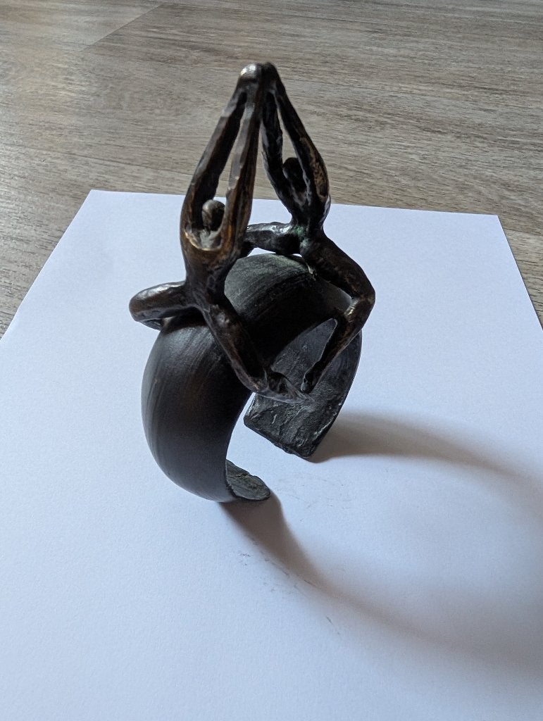Bronzen beeldje Verbonden, Corrie van Ammerlaan, Antiek en Kunst, Ophalen of Verzenden, Brons, Beeld