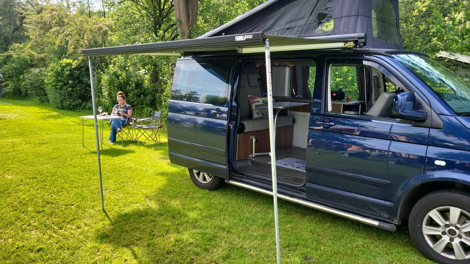 Volkswagen T5 Camperbus, Auto's, Blauw, 2500 kg, Origineel Nederlands, Diesel