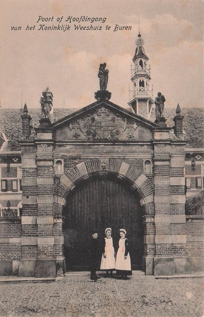 702-349-045 Buren Poort Of Hoofdingang Van Het Koninklijk W, Verzenden, Voor 1920, Gelderland