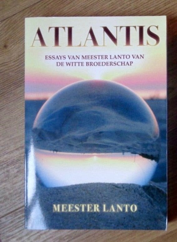 Atlantis  -  Meester Lanto, Boeken, Esoterie en Spiritualiteit, Zo goed als nieuw, Overige typen, Spiritualiteit algemeen, Ophalen of Verzenden