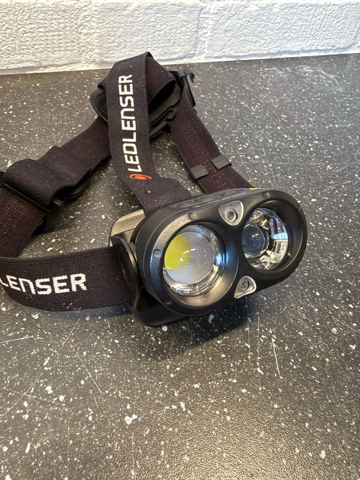 LedLenser H19R hoofdlamp - Zo goed als nieuw, Caravans en Kamperen, Ophalen of Verzenden, Zo goed als nieuw, Accu