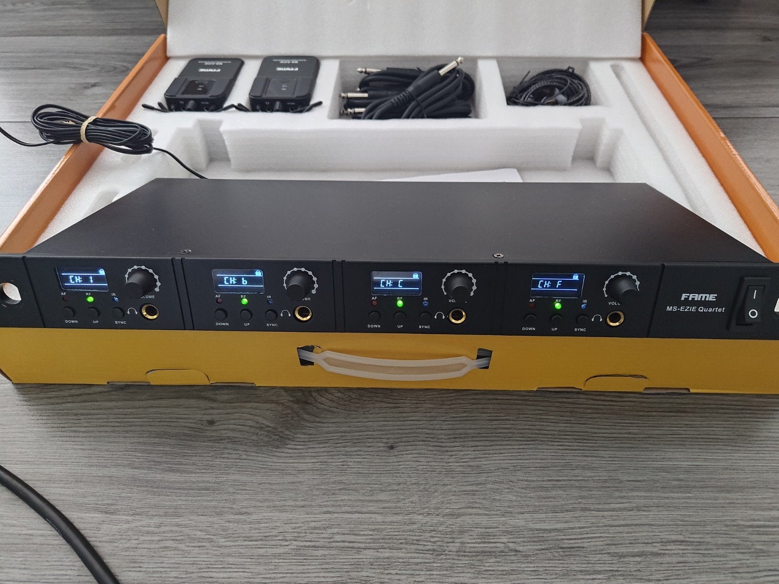 4 kanaals IEM Fame Ms-Ezie Quartet 606-630 MHz, Ophalen of Verzenden, Zo goed als nieuw