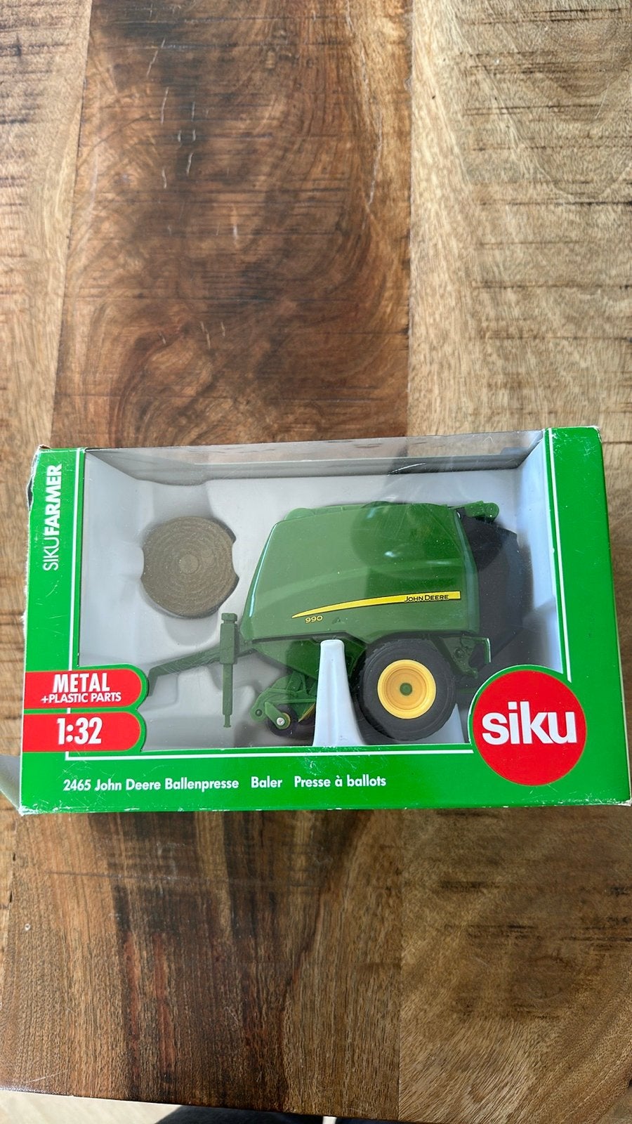 Siku Farmer John Deere Balenpers 1:32, Hobby en Vrije tijd, Modelauto's | 1:32, Ophalen of Verzenden, Zo goed als nieuw, Tractor of Landbouw