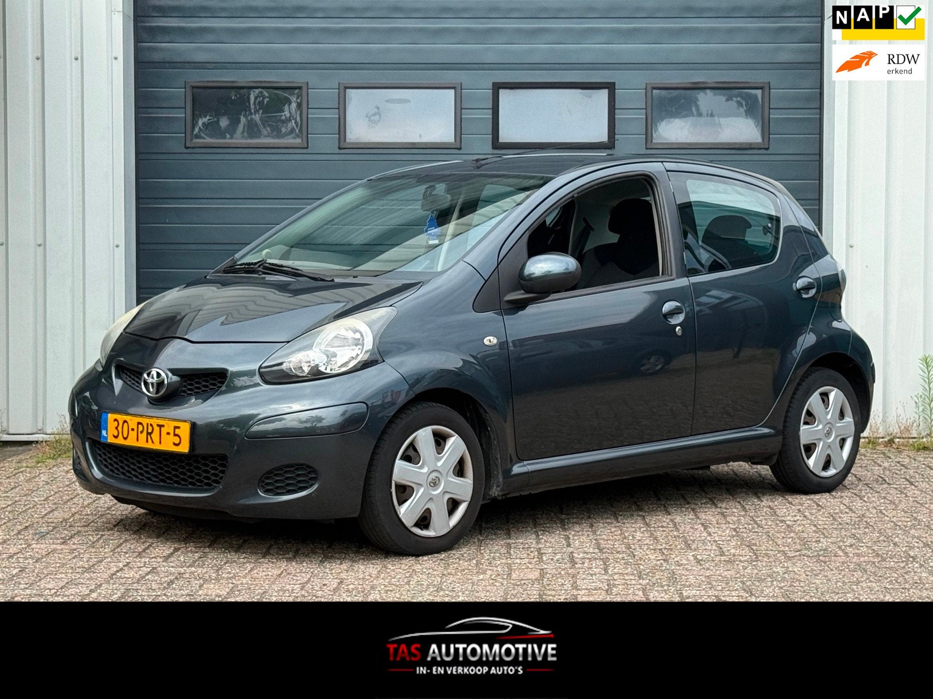Toyota Aygo 1.0-12V Comfort Navigator AIRCO / CARPLAY, Auto's, Toyota, Voorwielaandrijving, Euro 5, Gebruikt, Metallic lak