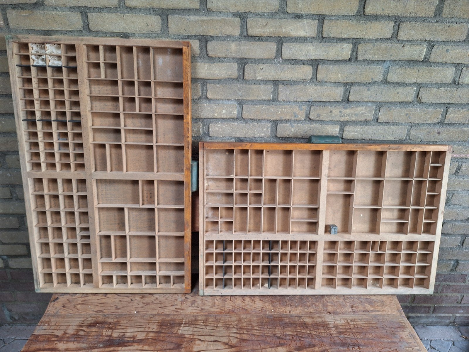 Originele letterbakken met loden letters, Ophalen