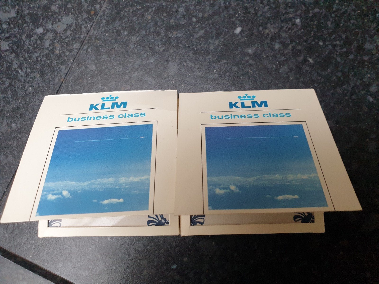 KLM Business Class Delfts Blauw Tegeltjes (2 stuks), Verzamelen, Ophalen of Verzenden, Zo goed als nieuw, Porselein, Overige typen