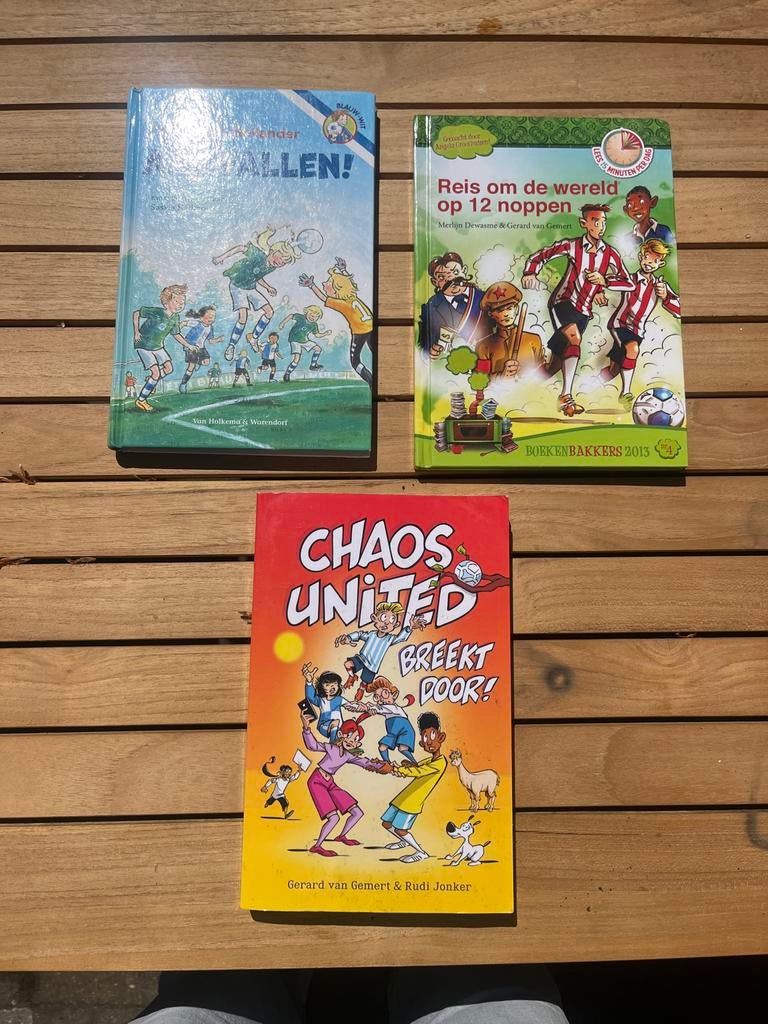 3 leuke voetbalboeken - Ideaal voor de vakantie!, Ophalen of Verzenden, Gelezen, Balsport