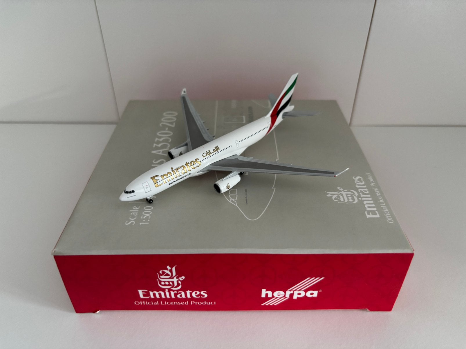 Herpa 514132-001 Emirates Airbus A330-200 1:500, Ophalen of Verzenden, Zo goed als nieuw, Schaalmodel