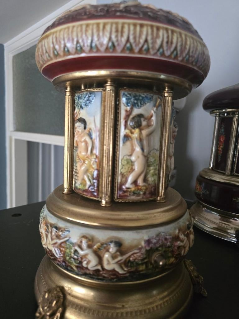 Reuge muziekcarrousel uit de jaren '60, topstaat, Ophalen of Verzenden