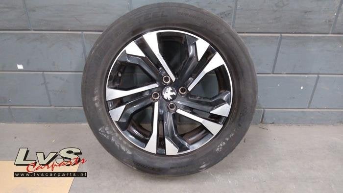 Velg + Band van een Peugeot 2008, Auto-onderdelen, Gebruikt, -, -, Ophalen of Verzenden