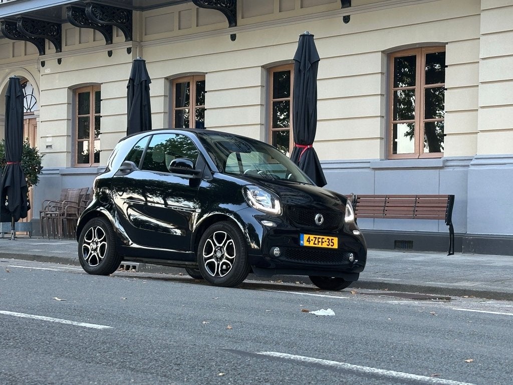 Smart ForTwo 1.0 52KW Coupe 2014 Zwart, Auto's, Zwart, Origineel Nederlands, 24 km/l, Handgeschakeld