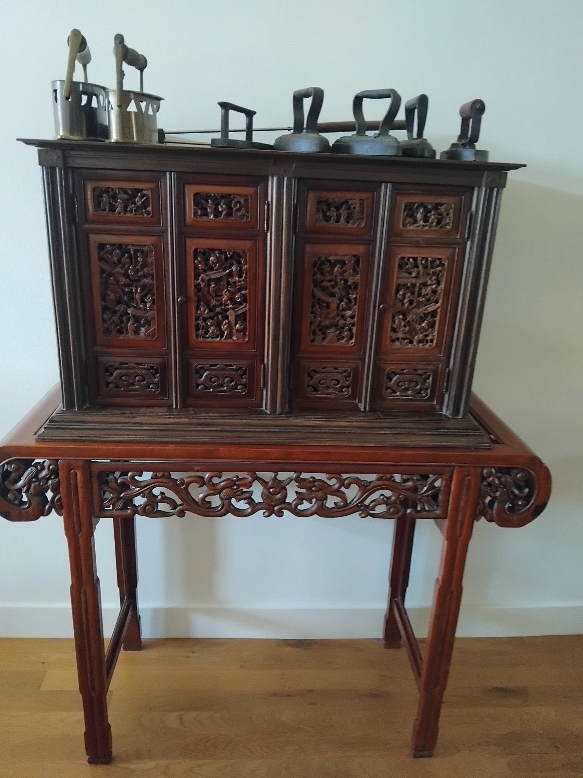 Antieke Chinese Kast met Gedetailleerd Snijwerk, Antiek en Kunst, Ophalen of Verzenden