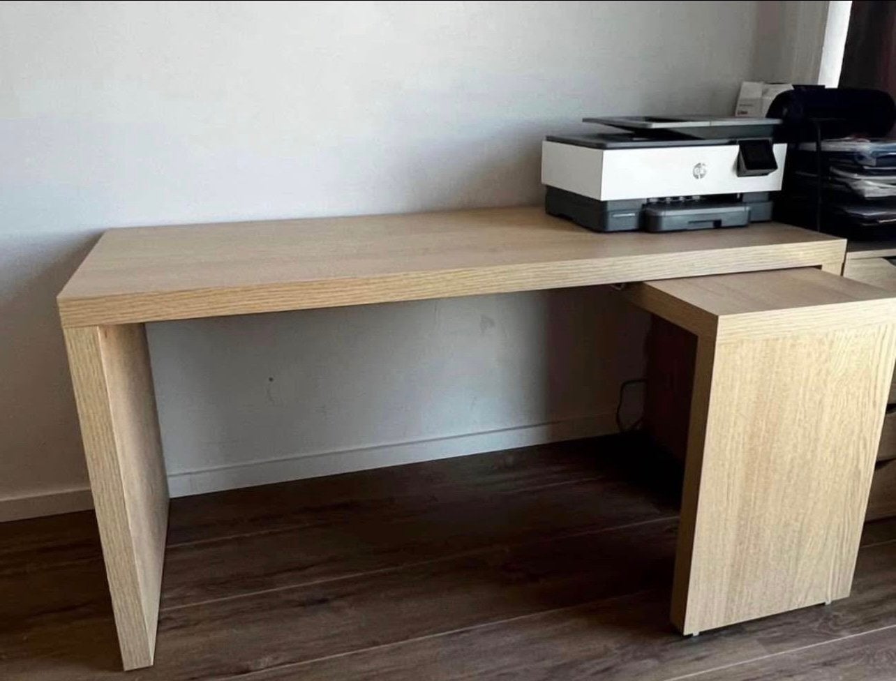 IKEA MALM desk with pull-out panel – oak finish, Ophalen, Zo goed als nieuw