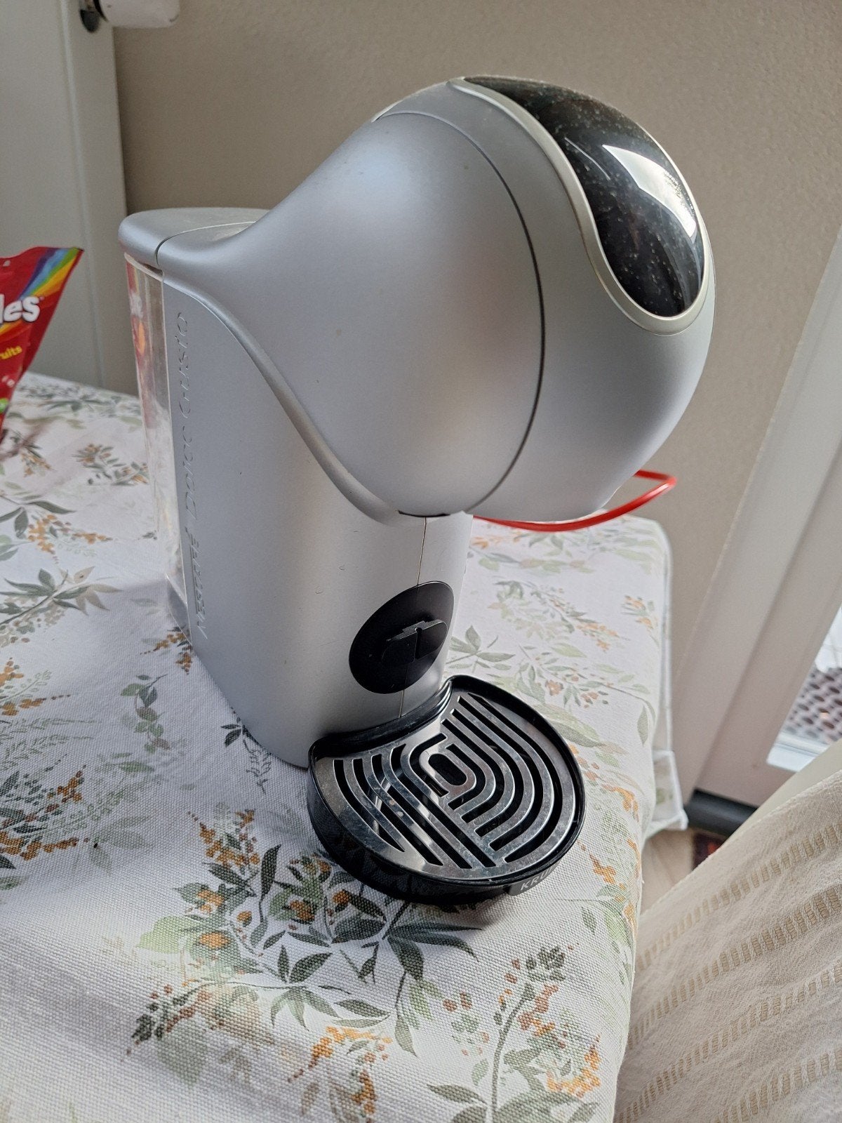 Krups Dolce Gusto Genio S Basic Koffiecupmachine, Witgoed en Apparatuur, Koffiezetapparaten, Zo goed als nieuw, Koffiepads en cups