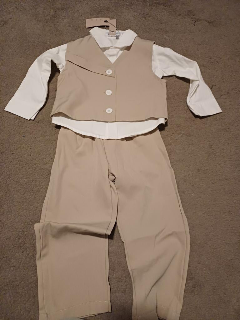 Nieuw beige pakje voor baby, maat 98/104, Ophalen of Verzenden, Nieuw, Jongen