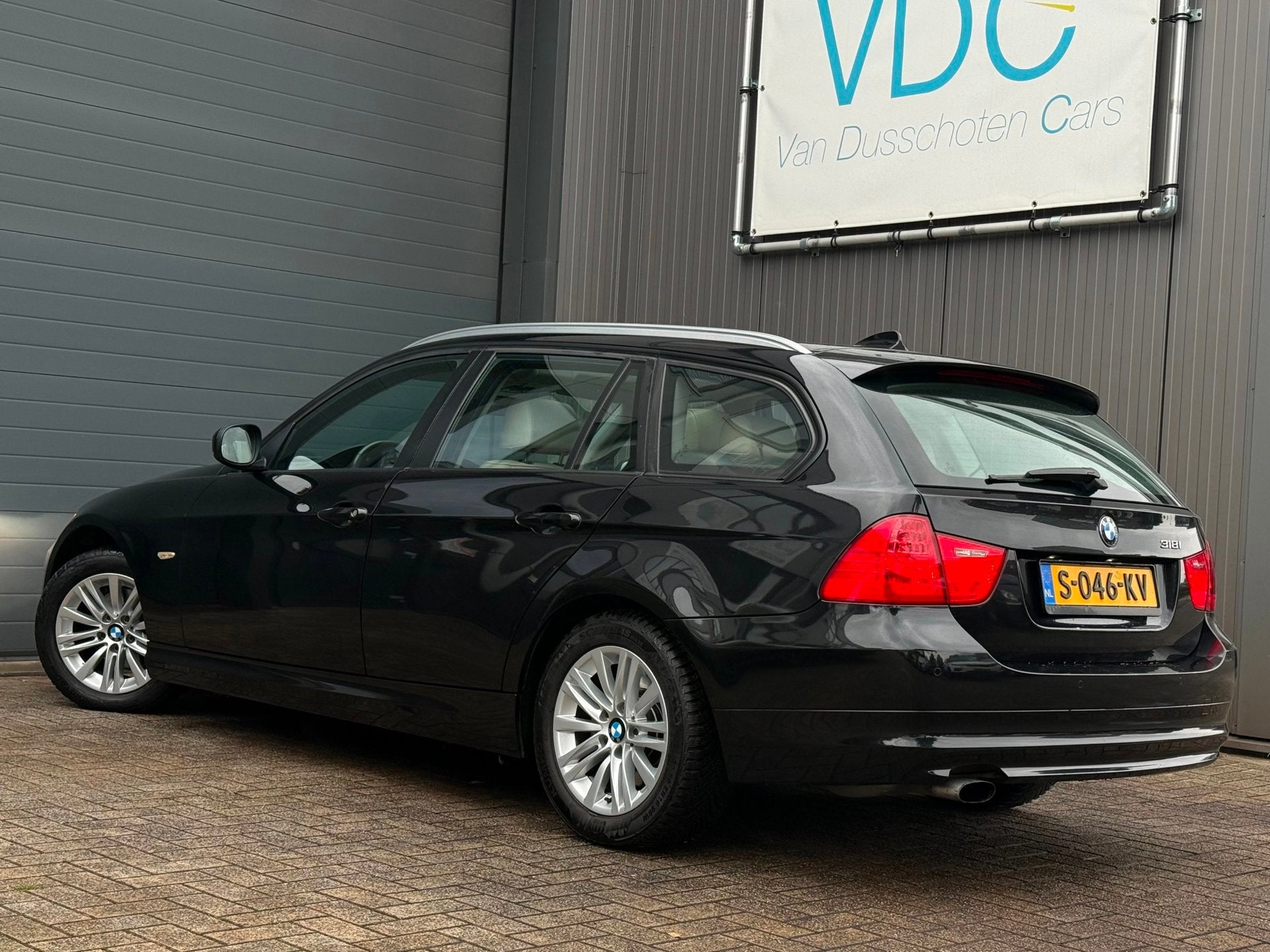 BMW 3-serie Touring 318i Luxury Line | Automaat | Panoramada, Auto's, Automaat, Euro 5, Beige, 1435 kg