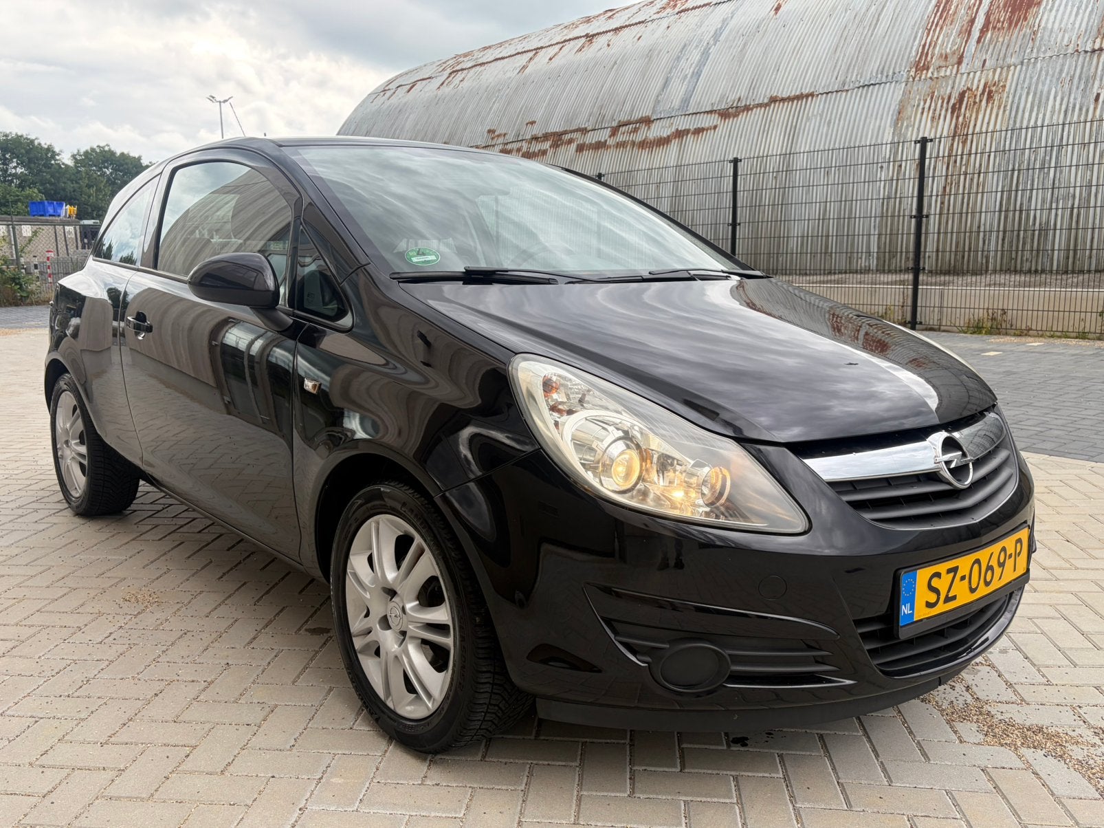 Opel Corsa 1.2 16V 3D 2008 Zwart AIRCO ELEKTRISCHE PAKKET, Auto's, Opel, Voorwielaandrijving, 450 kg, 40 €/maand, 1229 cc