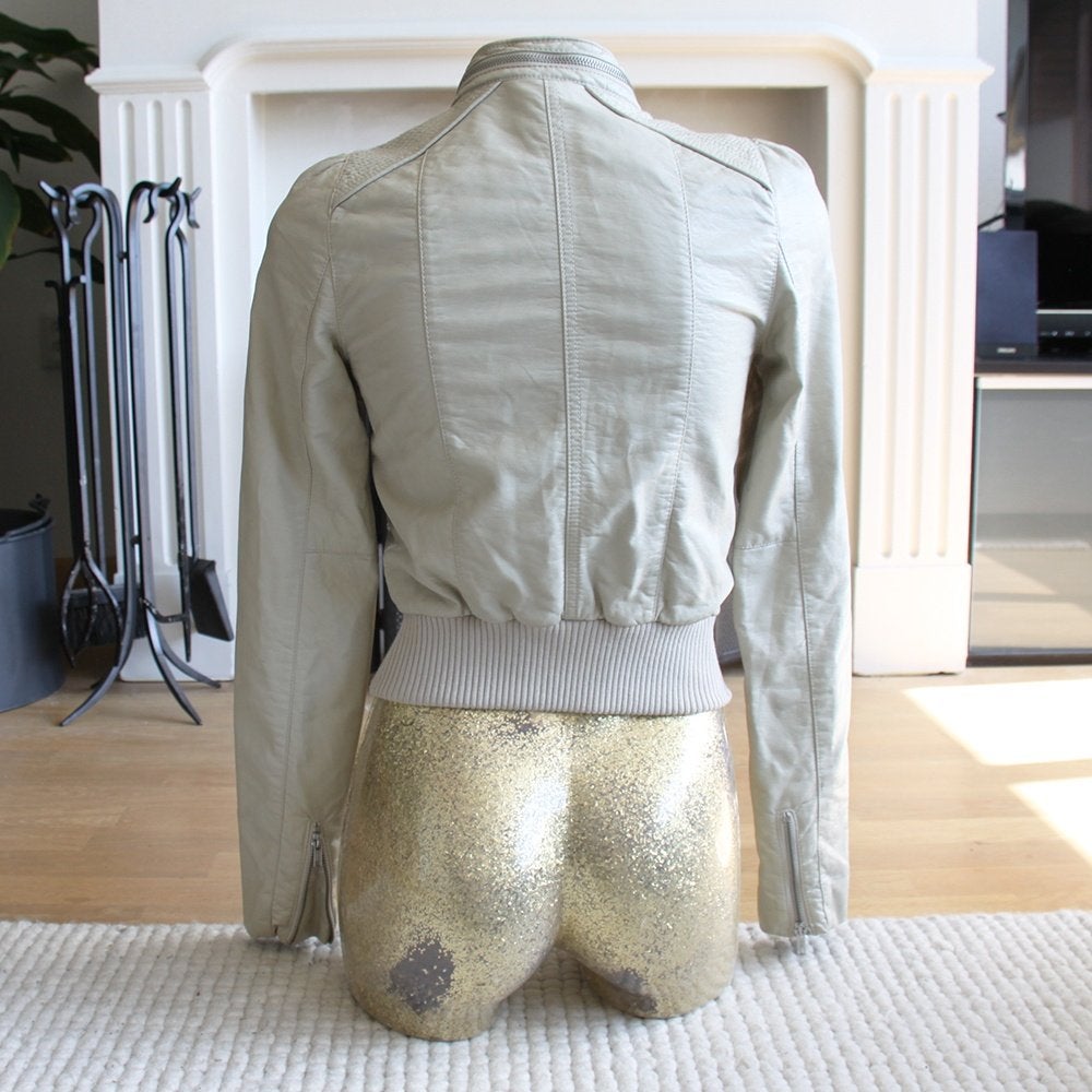 Wit Imitatie Leren DIVDD Jas (Maat 34) € 25,-, Beige, Ophalen of Verzenden, Zo goed als nieuw, DIVDED