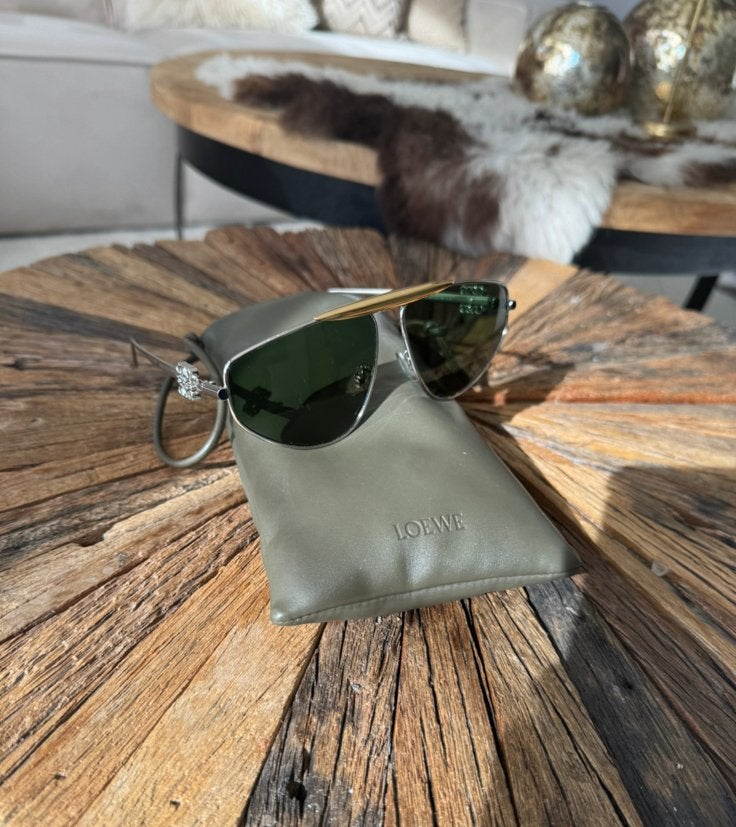 LOEWE  nieuwe dameszonnebril zilver/goud, Sieraden, Tassen en Uiterlijk, Overige merken, Zonnebril, Overige kleuren, Verzenden