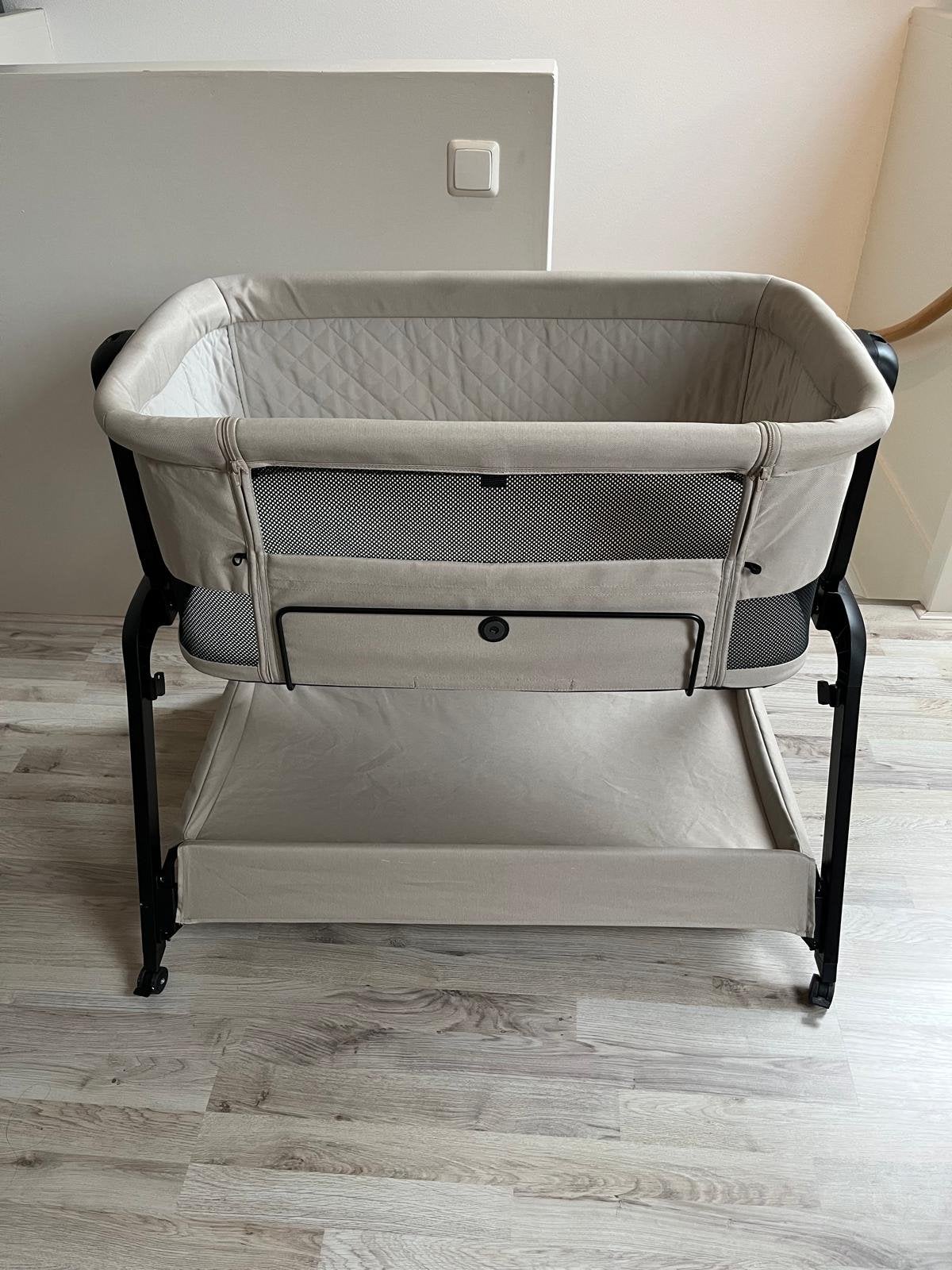 Qute Co-sleeper Q-Breeze Mild Taupe met reistas en klamboe, Ophalen, Zo goed als nieuw, Wieg