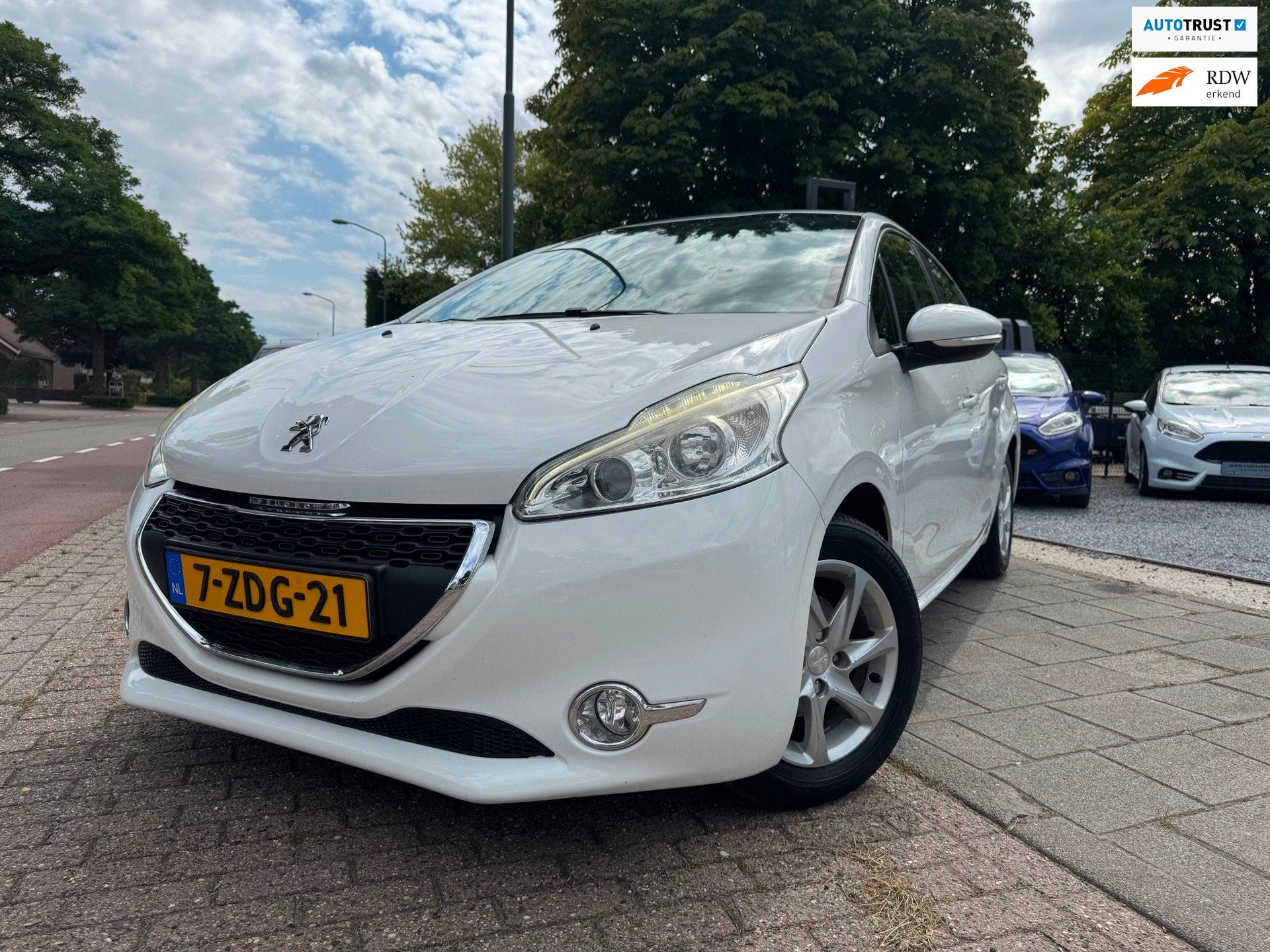 Peugeot 208 1.2 VTi Allure A-C Elek Pakket Pano Navi Cruise, Auto's, Voorwielaandrijving, Euro 5, Stof, Gebruikt