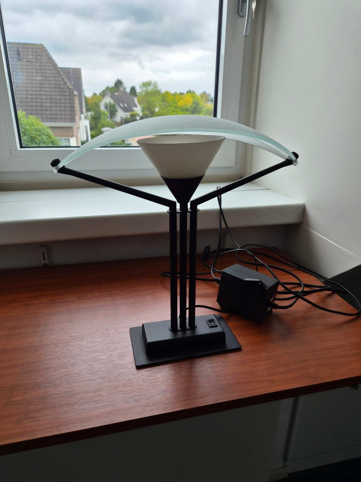 Moderne tafellamp met glazen kap en metalen frame, Ophalen, Met schakelaar, E14 (klein), Zwart