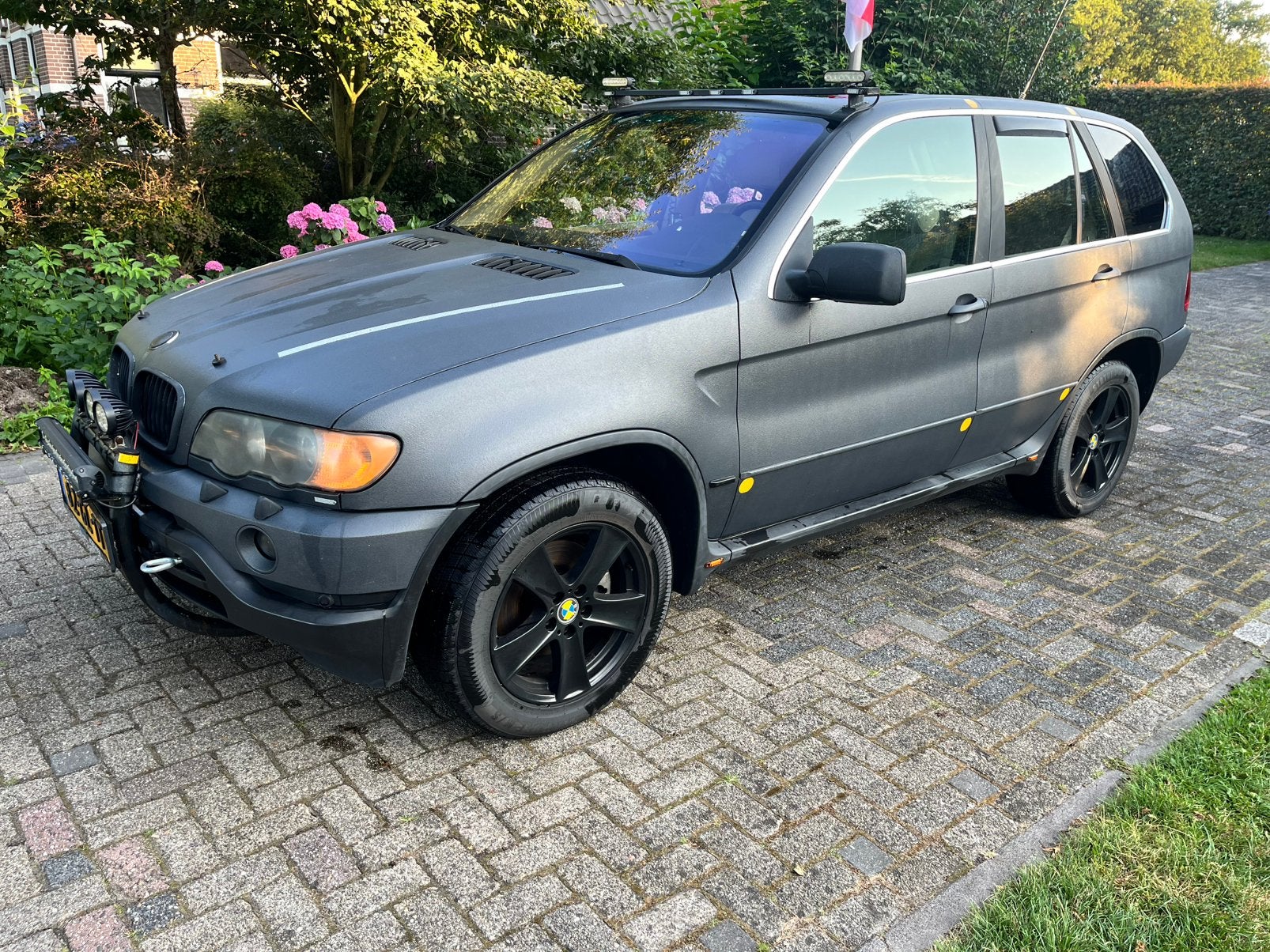 BMW X5 4.4 I AUT 2000, Automaat, 138 €/maand, Zwart, Vierwielaandrijving