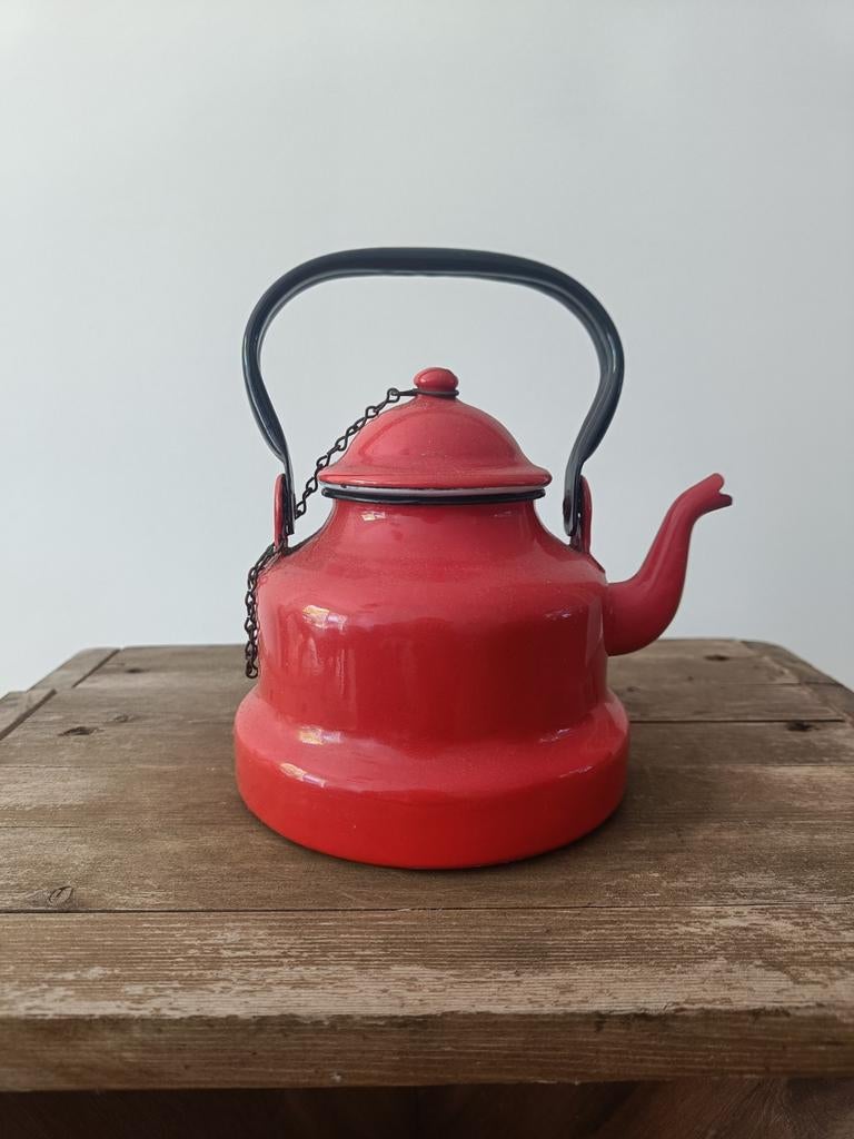 Vintage rode emaille fluitketel, Antiek en Kunst, Antiek | Emaille, Ophalen