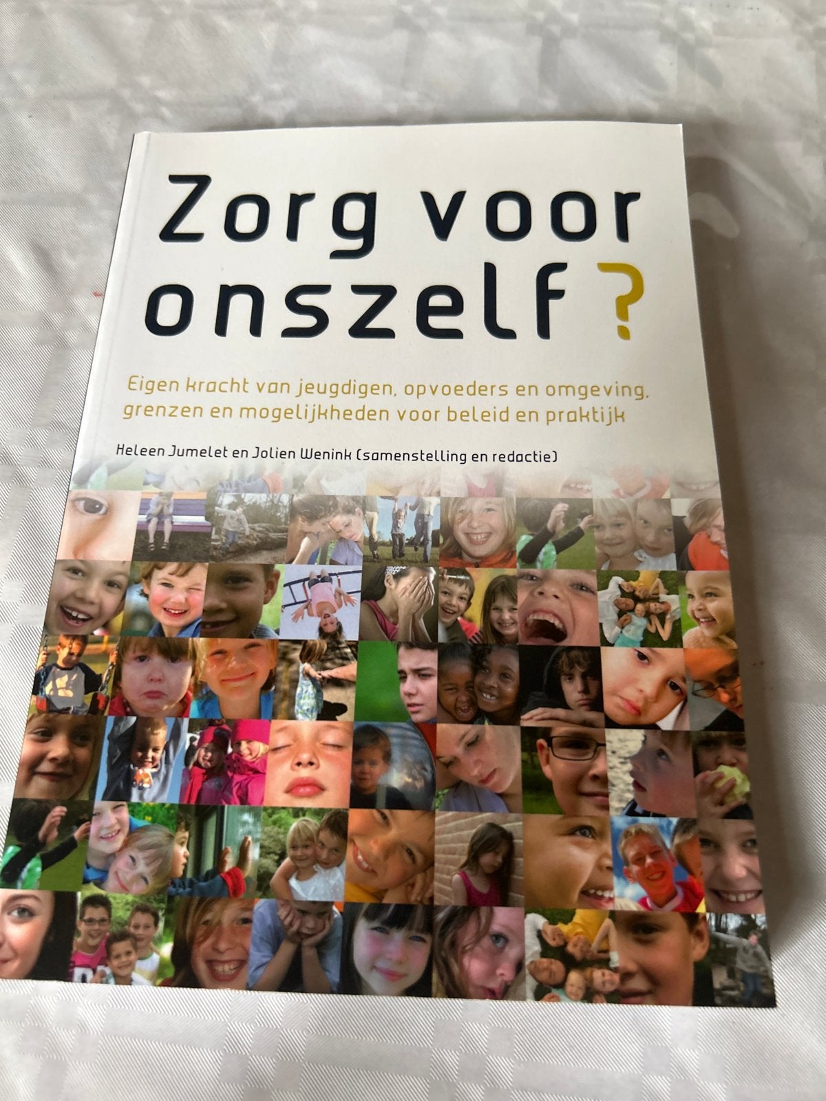 Zorg voor onszelf? Boek over jeugdzorg en opvoeding, Ophalen of Verzenden, Zo goed als nieuw, Opvoeding tot 6 jaar