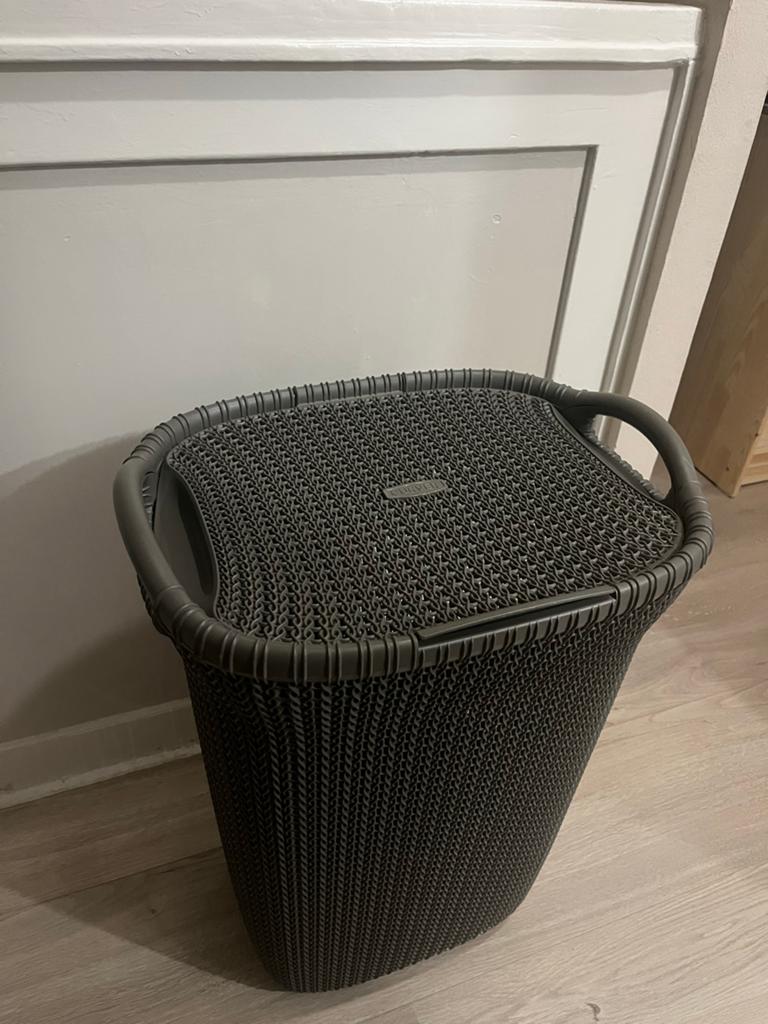 Curver wasmand donkergrijs met deksel, Ophalen, Kunststof, Mand, Zo goed als nieuw